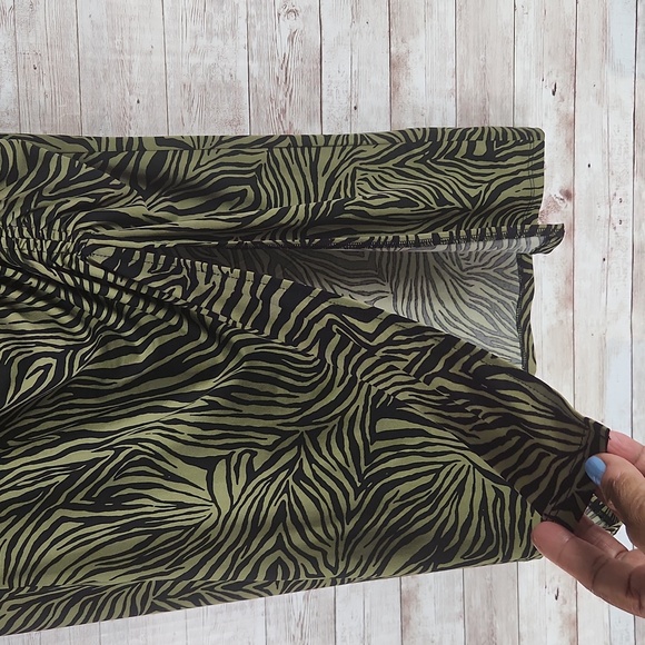 NWT, Michael Kors, Women's Olive and Black zebra print skirt, Sz M - Picture 4 of 10
